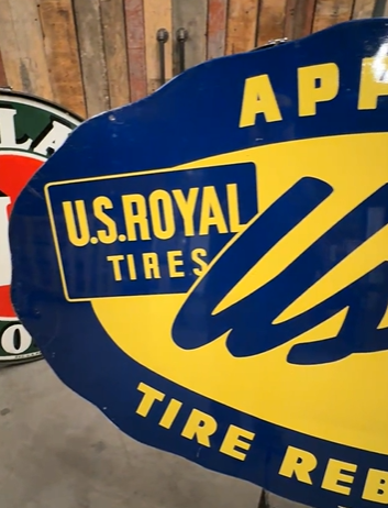 U.S. Royal Tires UsCap Approved Tuire Rebuilding SST Scalloped Edge Sign