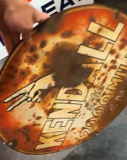 Kendall the 2000 Mile Oil DST Round Sign