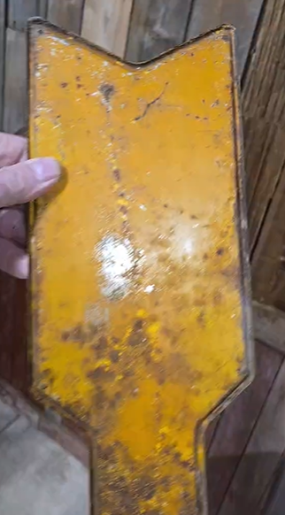 Delaval Service Friday SST Arrow Sign