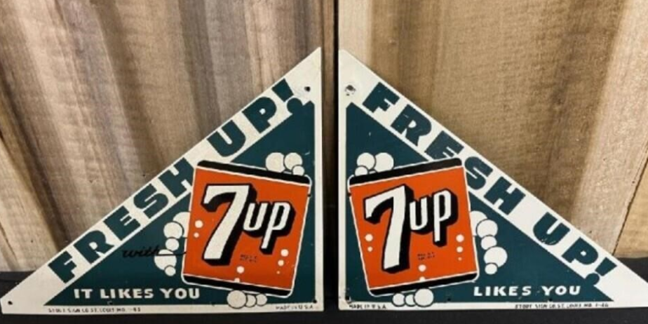 7UP Screen Door Pair of Corner SST Signs