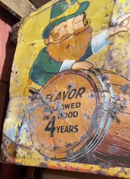 Vernor’s Vernors Ginger Ale SST Billboard Sign