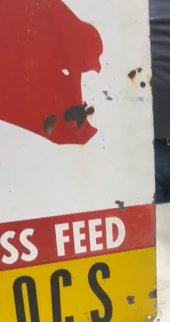 Durocs Red Hog Grow Faster SST Sign