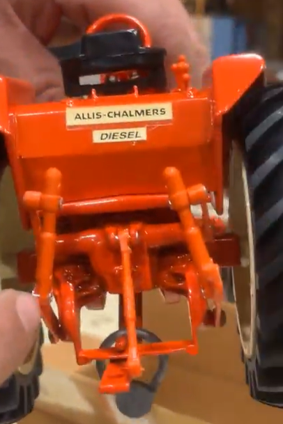 Allis-Chalmers 190xt Scale Model Toy Tractor