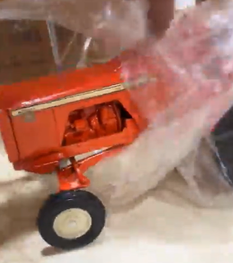 Allis-Chalmers 190xt Scale Model Toy Tractor