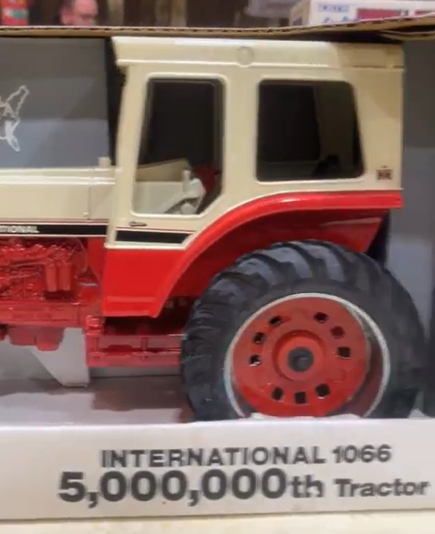 International 1/16th Scale Model #1066 5,000,000th Tractor by Ertl