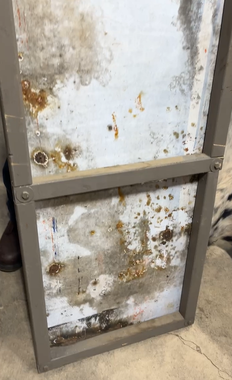 USL Batteries SSP Vertical Sign