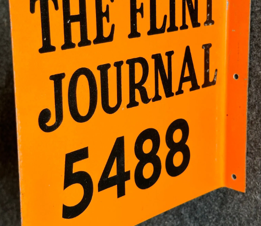 The Flint Journal 5488 DST Newspaper Flange Sign