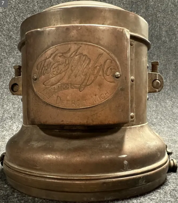 The E and J MFG Co 376 Model Detroit Michigan Automotive Brass Lamp