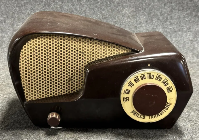 Philco Transitone 1949 Boomerang Bakelite Radio