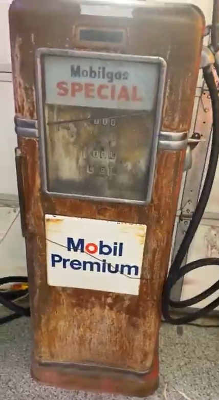 Bowser 595 Gas Pump Mobil Premium Gasoline