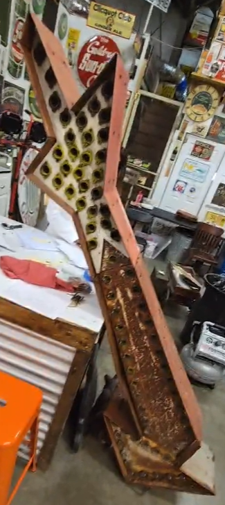 Downward Facing Double-Sided Lighted Arrow